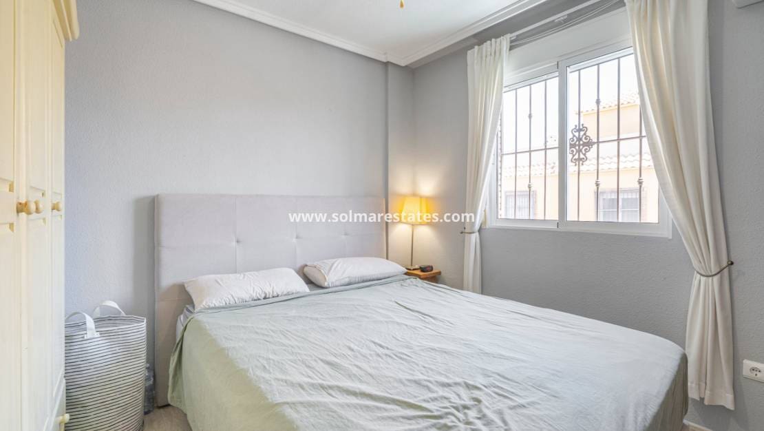 3 chambre Villa/Maison Semi-Mitoyenne à vendre à Dona Pepa avec piscine - 279 000 € (Ref: 10025996)