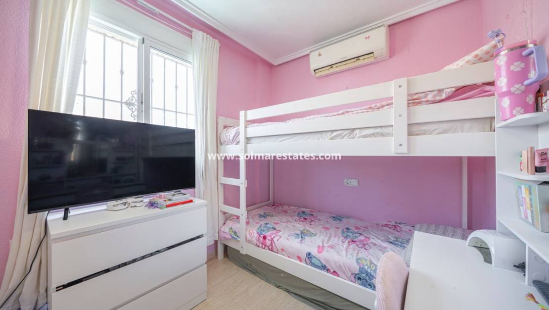 3 chambre Villa/Maison Semi-Mitoyenne à vendre à Dona Pepa avec piscine - 279 000 € (Ref: 10025996)