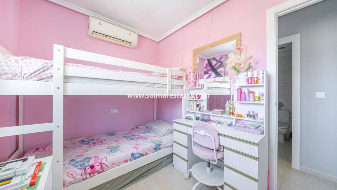 3 chambre Villa/Maison Semi-Mitoyenne à vendre à Dona Pepa avec piscine - 279 000 € (Ref: 10025996)