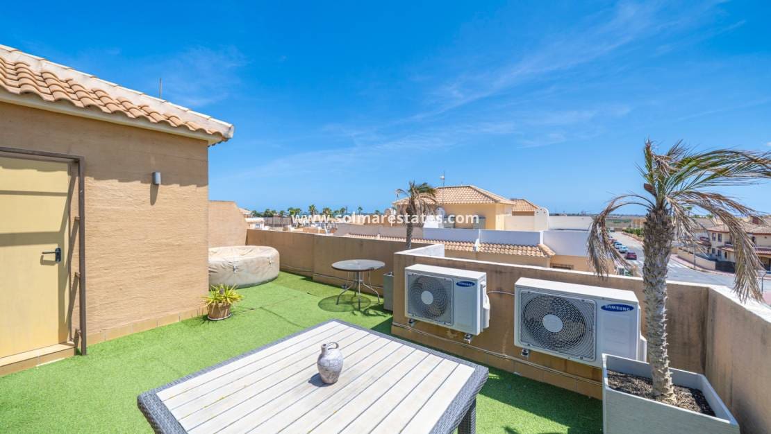 3 chambre Villa/Maison Semi-Mitoyenne à vendre à Dona Pepa avec piscine - 279 000 € (Ref: 10025996)