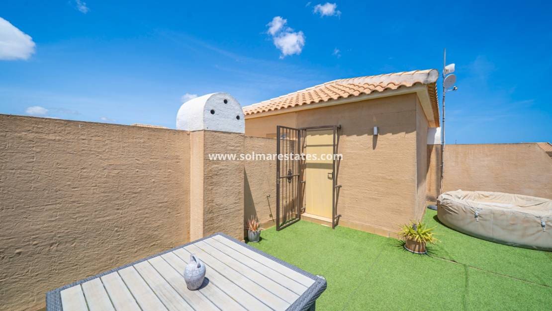 3 chambre Villa/Maison Semi-Mitoyenne à vendre à Dona Pepa avec piscine - 279 000 € (Ref: 10025996)