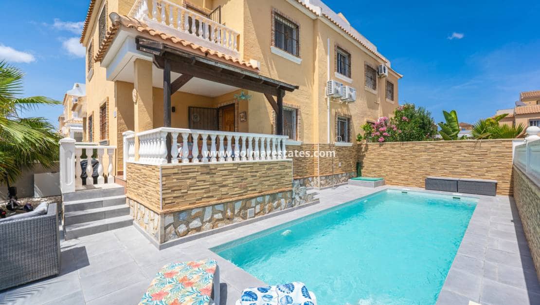 3 chambre Villa/Maison Semi-Mitoyenne à vendre à Dona Pepa avec piscine - 279 000 € (Ref: 10025996)