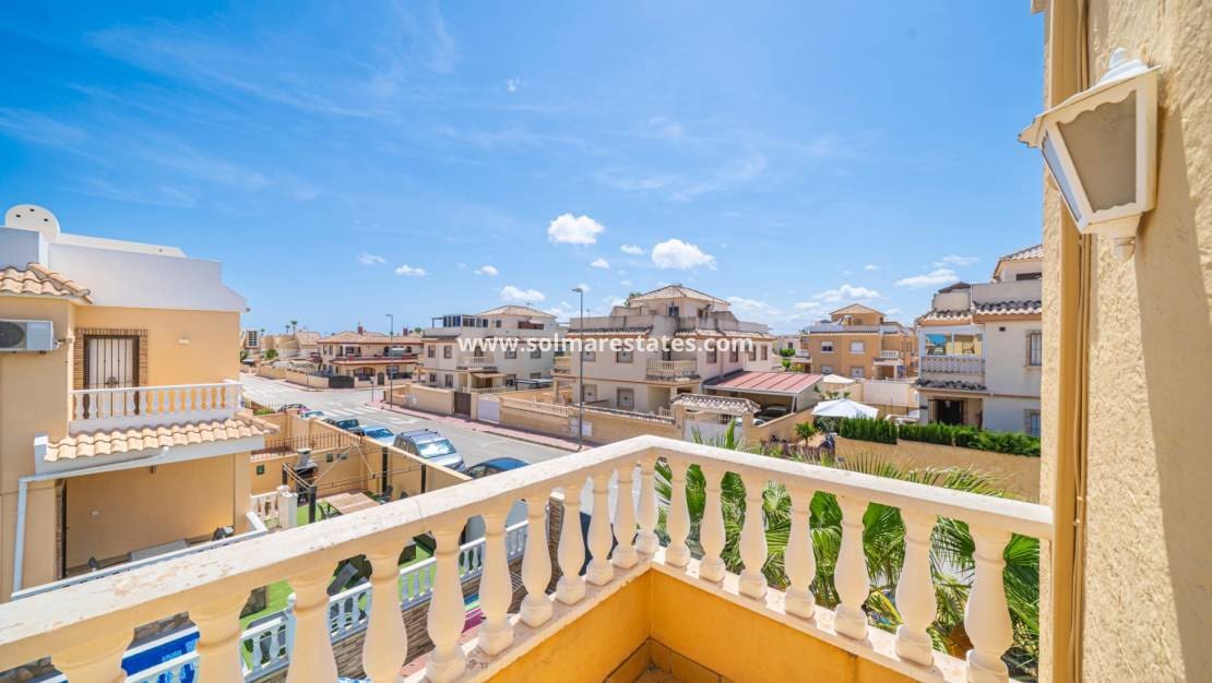 3 chambre Villa/Maison Semi-Mitoyenne à vendre à Dona Pepa avec piscine - 279 000 € (Ref: 10025996)