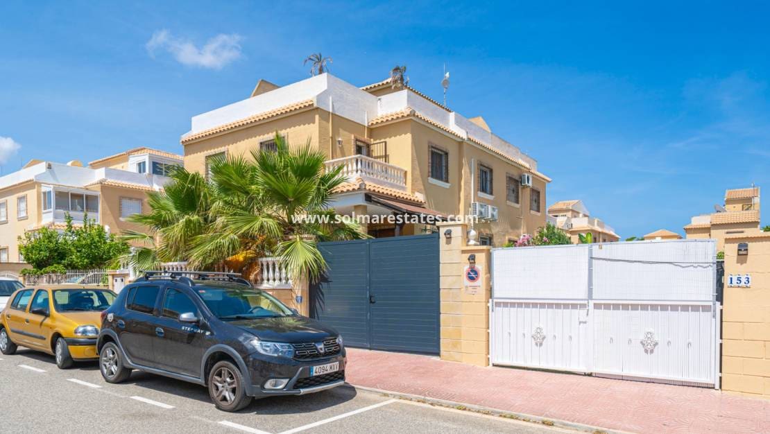 3 chambre Villa/Maison Semi-Mitoyenne à vendre à Dona Pepa avec piscine - 279 000 € (Ref: 10025996)