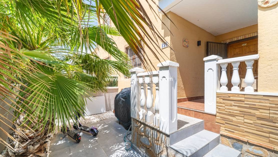 3 chambre Villa/Maison Semi-Mitoyenne à vendre à Dona Pepa avec piscine - 279 000 € (Ref: 10025996)
