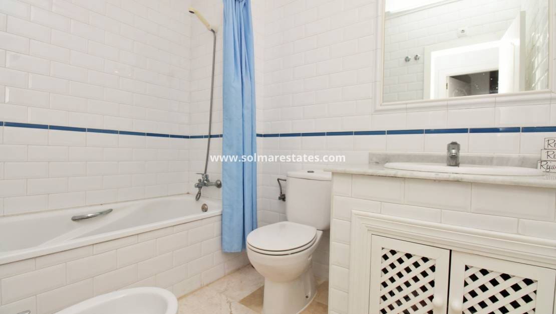 2 soveværelse Lejlighed til salg i Villamartin med swimmingpool - € 184.950 (Ref: 10026487)