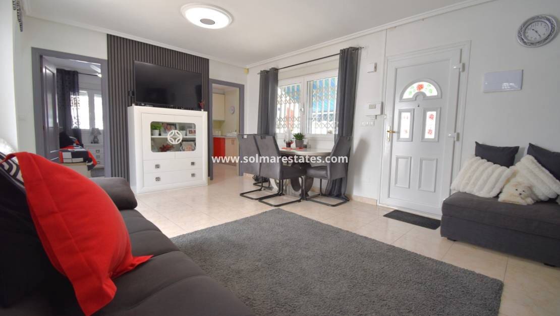 2 chambre Villa/Maison Semi-Mitoyenne à vendre à Playa Flamenca avec piscine - 275 000 € (Ref: 10026488)