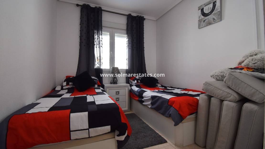 2 chambre Villa/Maison Semi-Mitoyenne à vendre à Playa Flamenca avec piscine - 275 000 € (Ref: 10026488)