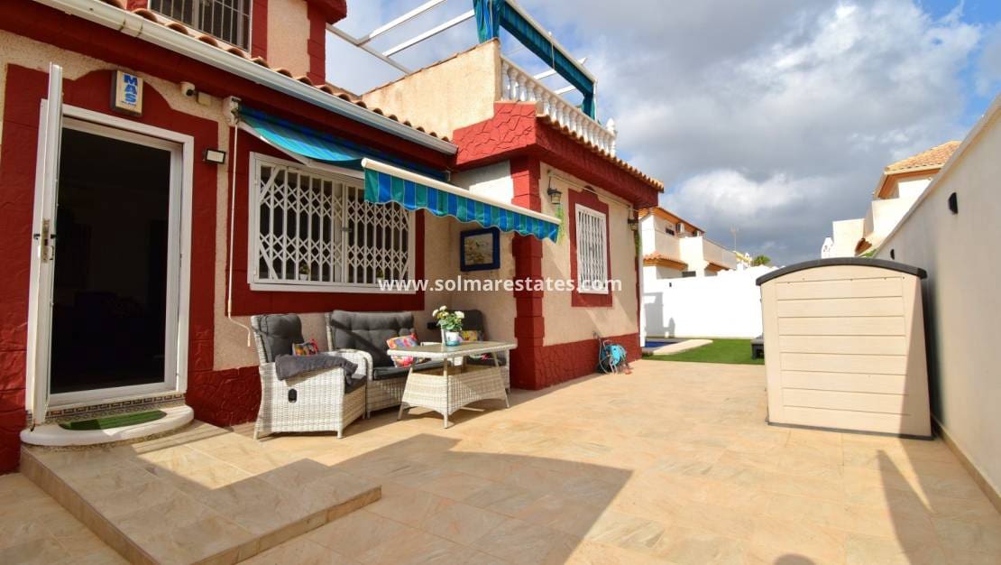 2 chambre Villa/Maison Semi-Mitoyenne à vendre à Playa Flamenca avec piscine - 275 000 € (Ref: 10026488)