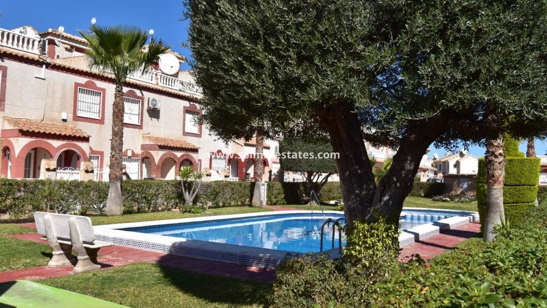 2 chambre Villa/Maison Semi-Mitoyenne à vendre à Playa Flamenca avec piscine - 275 000 € (Ref: 10026488)
