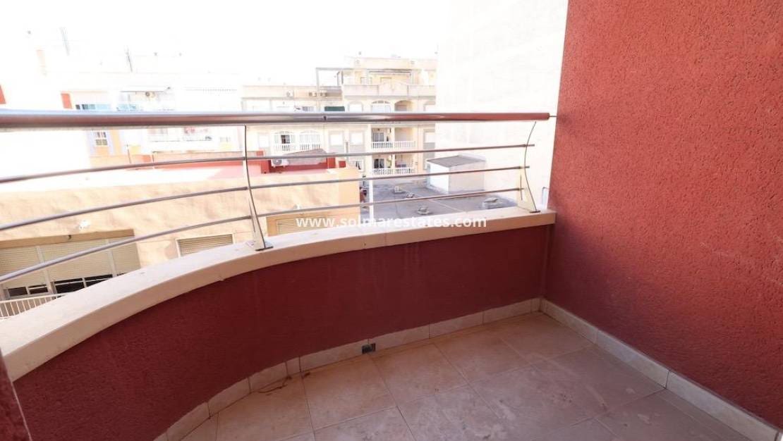 1 sovrum Lägenhet till salu i Torrevieja - 119 000 € (Ref: 10030880)