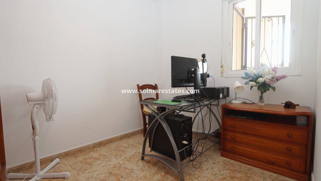 2 bedroom Apartment for sale in Orihuela Costa with pool - € 149,000 (Ref: 10030882)