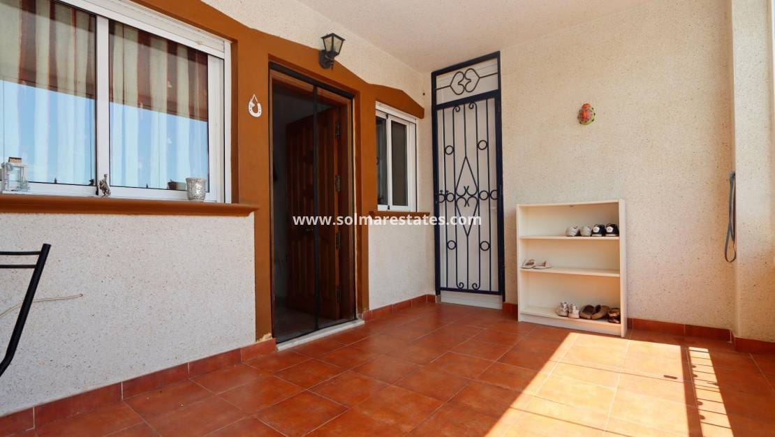 2 bedroom Apartment for sale in Orihuela Costa with pool - € 149,000 (Ref: 10030882)