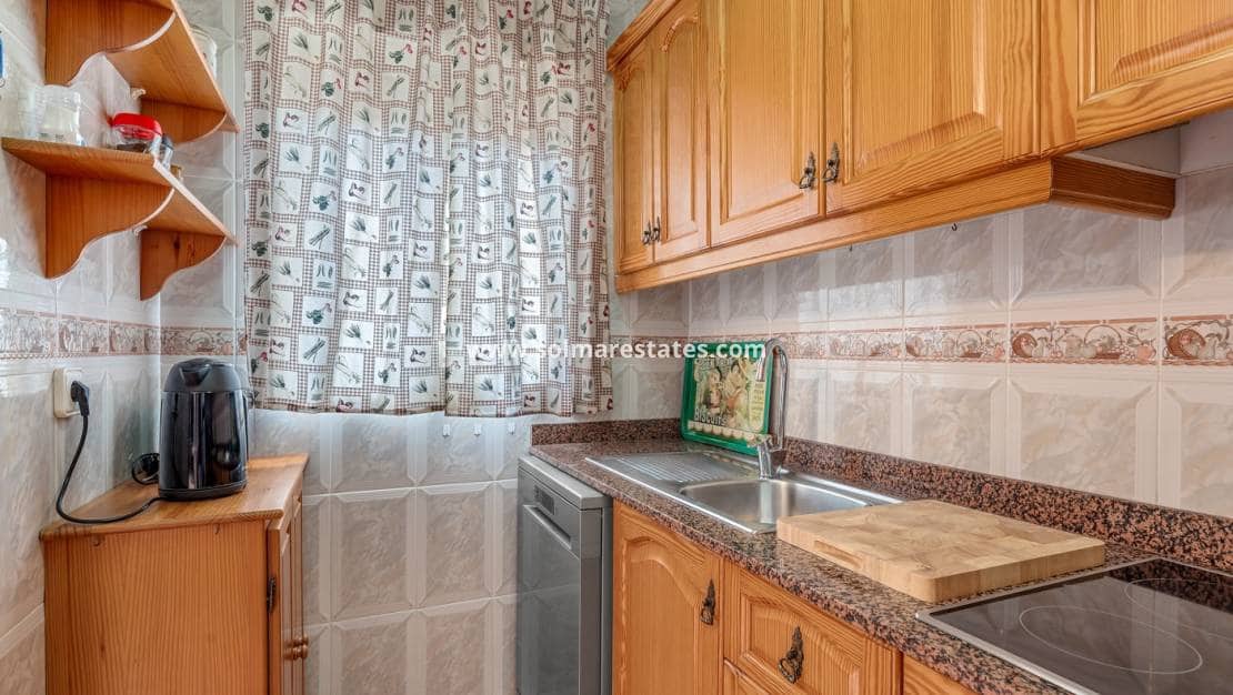 Chalet de 3 habitaciones en Villamartin en venta con piscina - 229.000 € (Ref: 10031255)