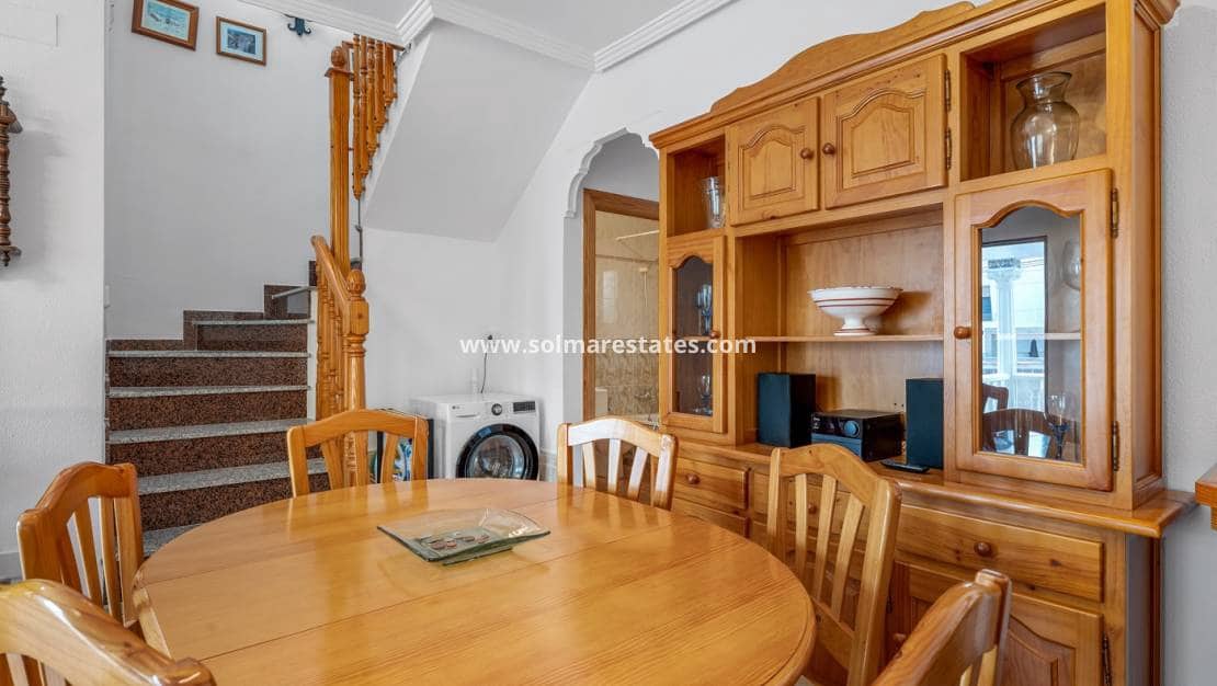 Chalet de 3 habitaciones en Villamartin en venta con piscina - 229.000 € (Ref: 10031255)