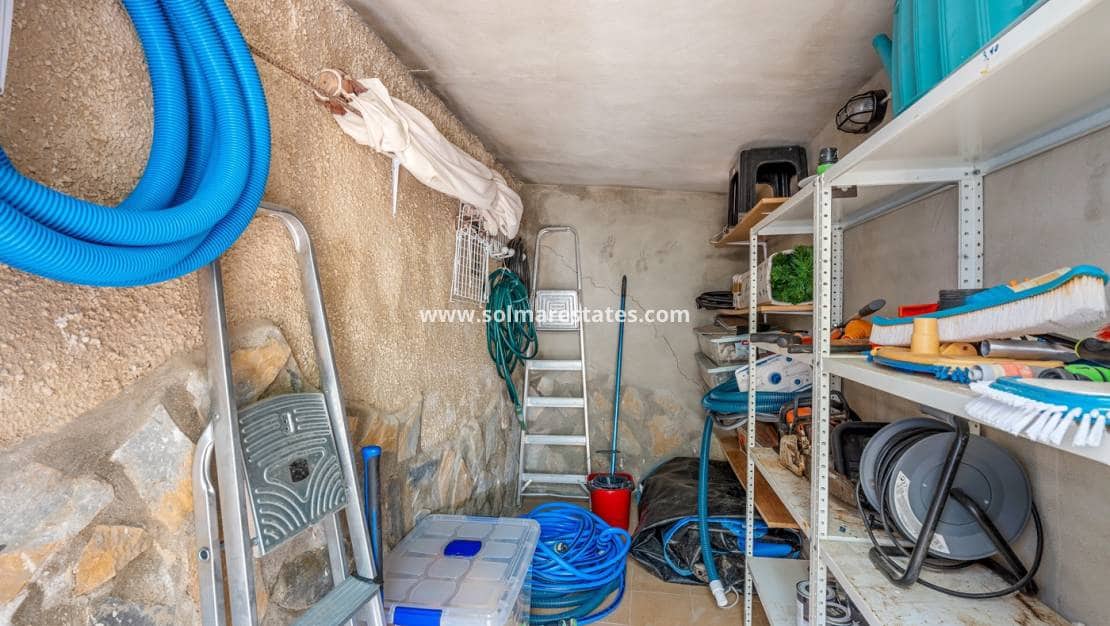 Chalet de 3 habitaciones en Villamartin en venta con piscina - 229.000 € (Ref: 10031255)