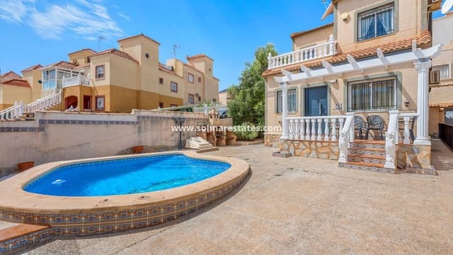 Chalet de 3 habitaciones en Villamartin, Orihuela en venta con piscina - 229.000 € (Ref: 10031255)