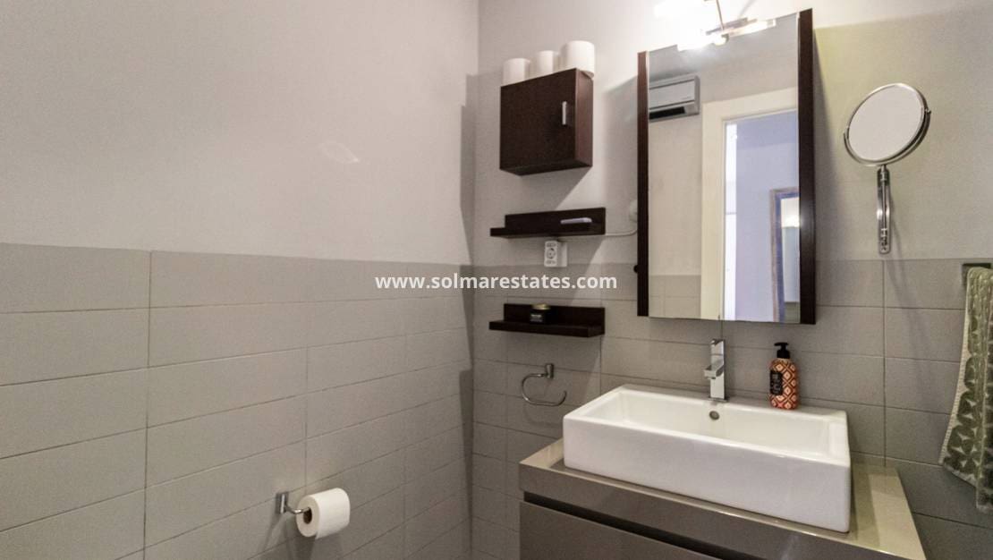 2 soveværelse Lejlighed til salg i Villamartin med swimmingpool - € 269.000 (Ref: 10031256)