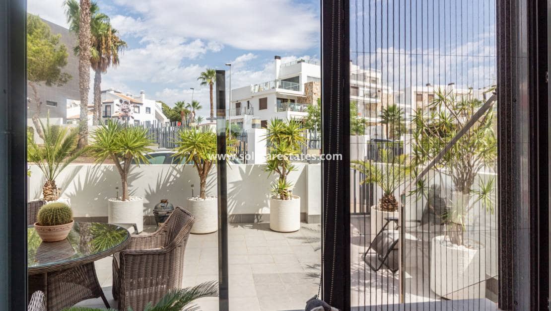 2 soveværelse Lejlighed til salg i Villamartin med swimmingpool - € 269.000 (Ref: 10031256)