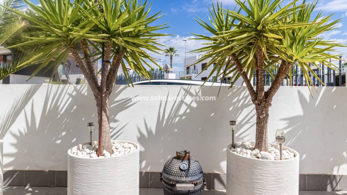 2 soveværelse Lejlighed til salg i Villamartin med swimmingpool - € 269.000 (Ref: 10031256)
