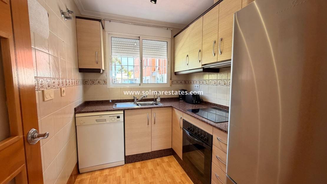 3 makuuhuone Omakotitalo myytävänä paikassa Dona Pepa mukana uima-altaan - 239 995 € (Ref: 10031257)