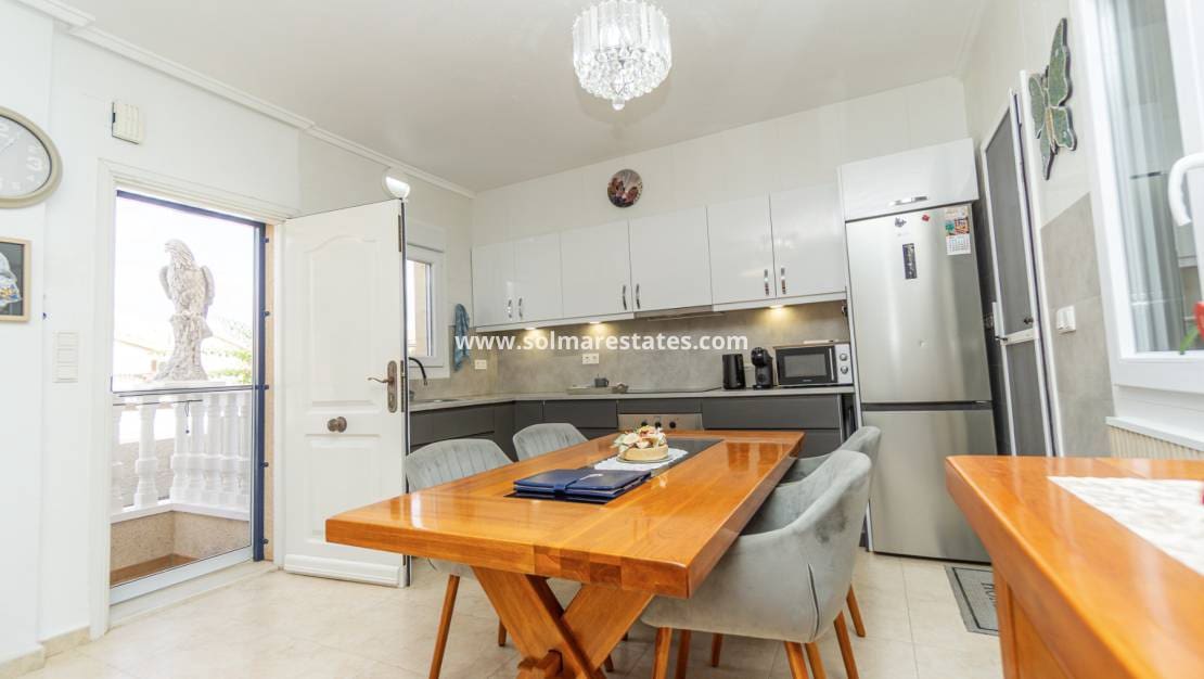 3 bedroom Bungalow for sale in Benimar with pool - € 249,000 (Ref: 10032394)