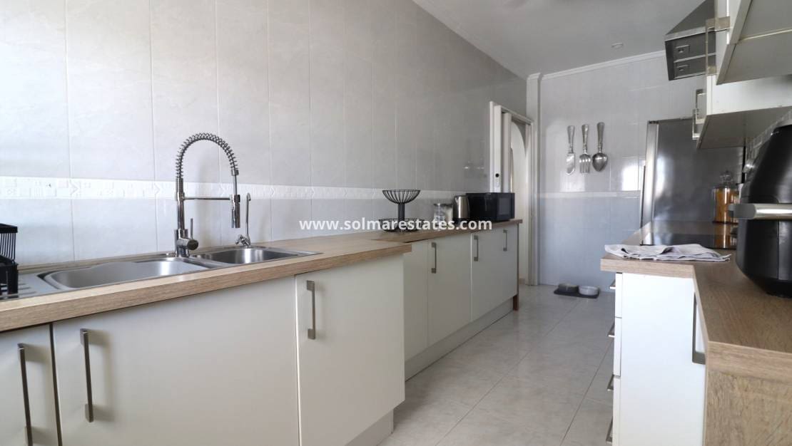 Chalet de 4 habitaciones en Benimar en venta con piscina - 390.000 € (Ref: 10036252)