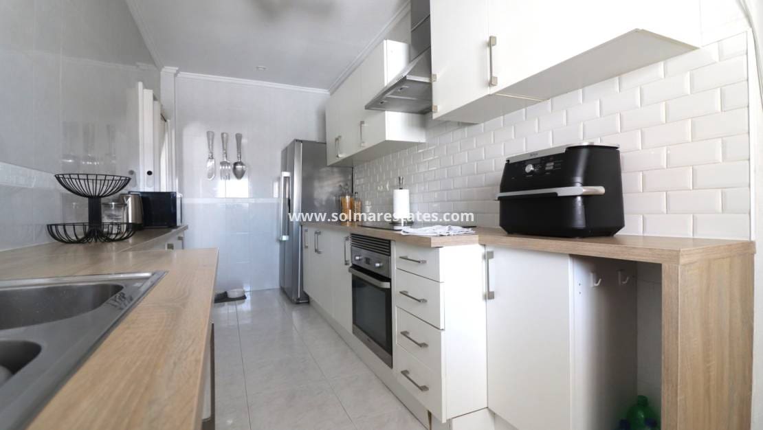 Chalet de 4 habitaciones en Benimar en venta con piscina - 390.000 € (Ref: 10036252)