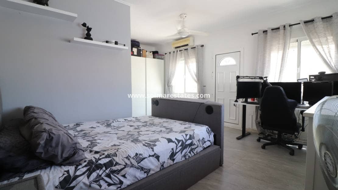 Chalet de 4 habitaciones en Benimar en venta con piscina - 390.000 € (Ref: 10036252)