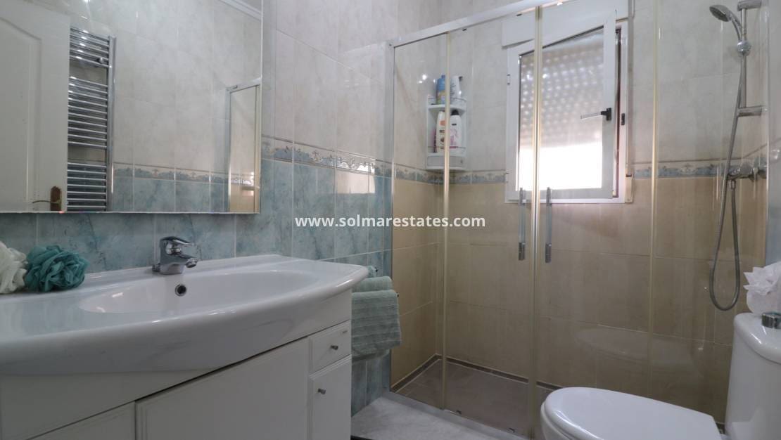Chalet de 4 habitaciones en Benimar en venta con piscina - 390.000 € (Ref: 10036252)