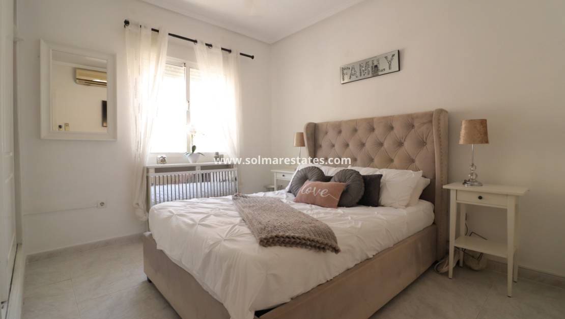 Chalet de 4 habitaciones en Benimar en venta con piscina - 390.000 € (Ref: 10036252)