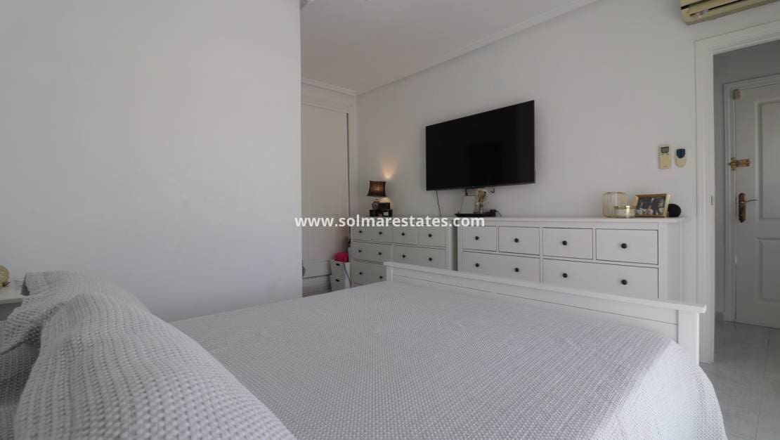 Chalet de 4 habitaciones en Benimar en venta con piscina - 390.000 € (Ref: 10036252)