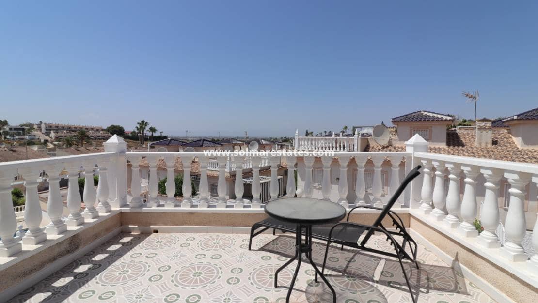 Chalet de 4 habitaciones en Benimar en venta con piscina - 390.000 € (Ref: 10036252)