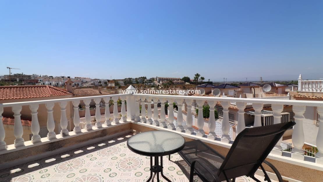 Chalet de 4 habitaciones en Benimar en venta con piscina - 390.000 € (Ref: 10036252)