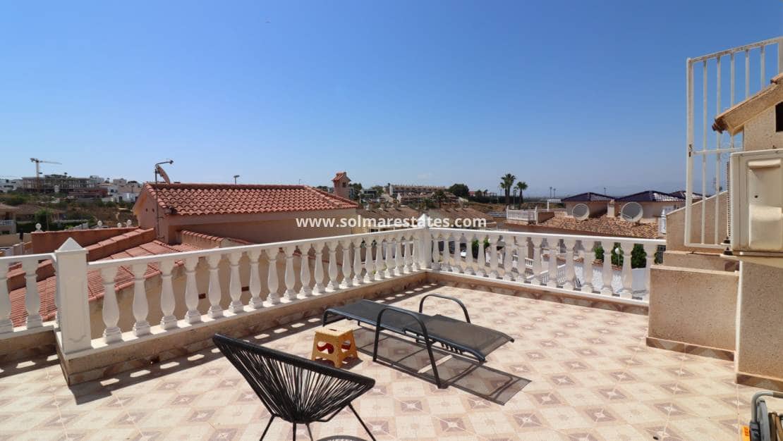 Chalet de 4 habitaciones en Benimar en venta con piscina - 390.000 € (Ref: 10036252)