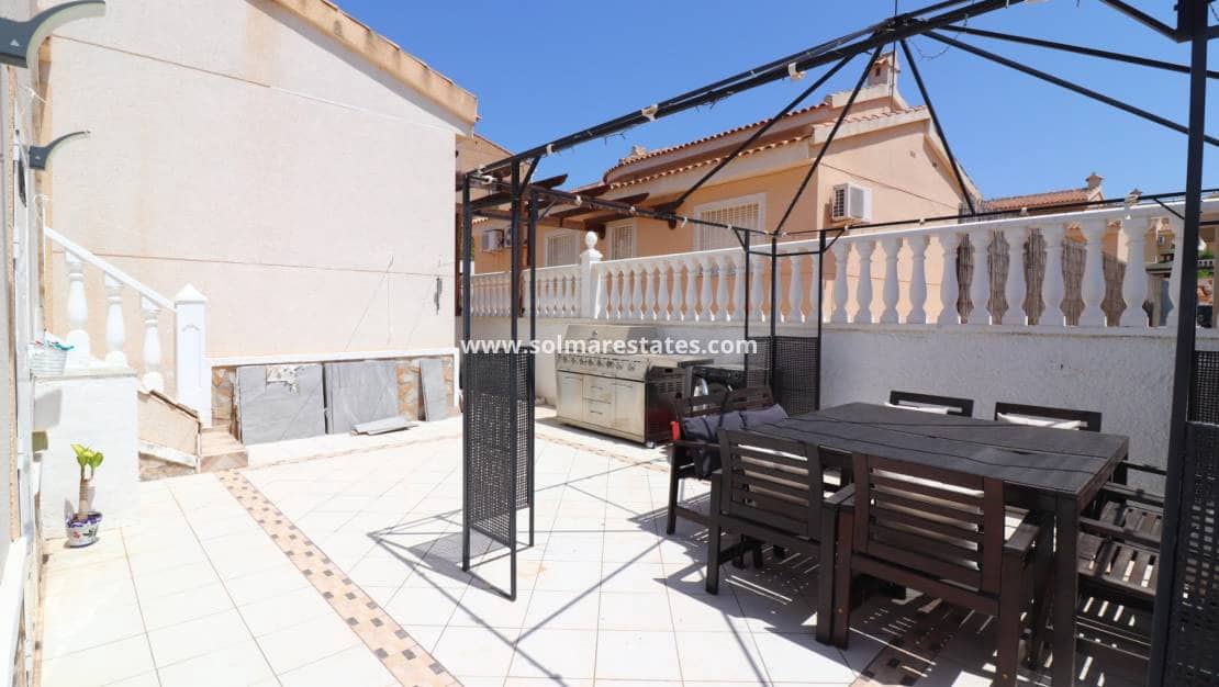 Chalet de 4 habitaciones en Benimar en venta con piscina - 390.000 € (Ref: 10036252)