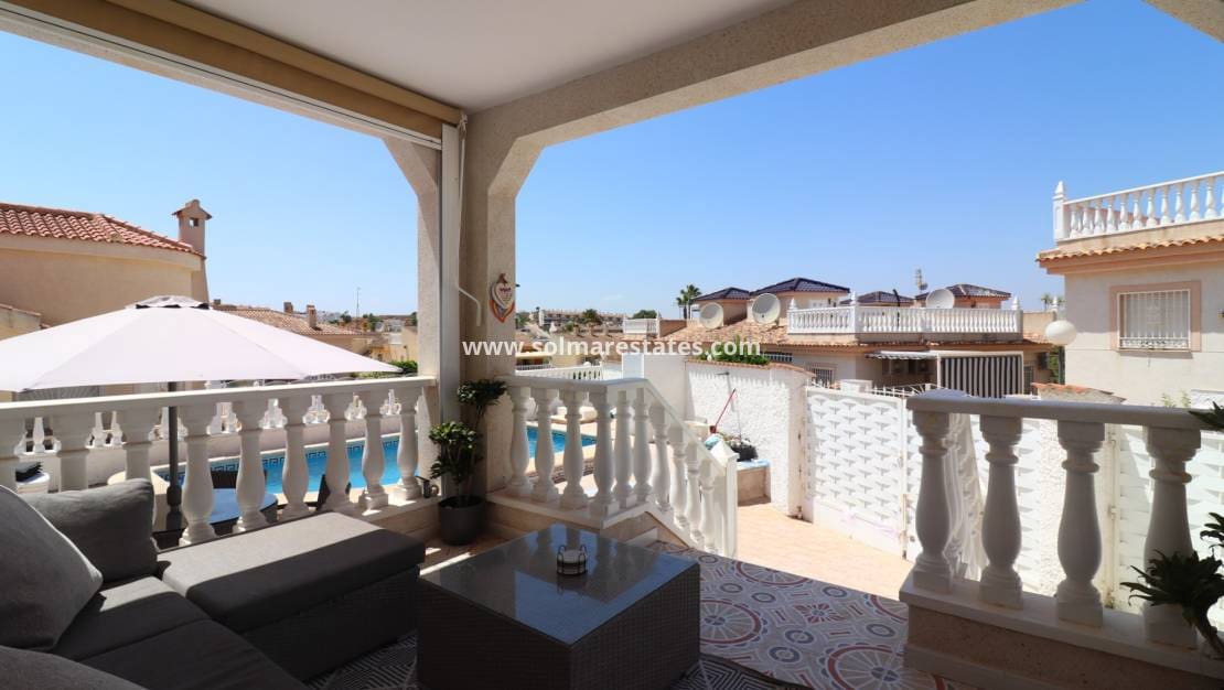 Chalet de 4 habitaciones en Benimar en venta con piscina - 390.000 € (Ref: 10036252)