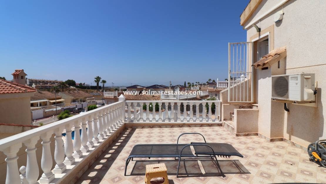 Chalet de 4 habitaciones en Benimar en venta con piscina - 390.000 € (Ref: 10036252)
