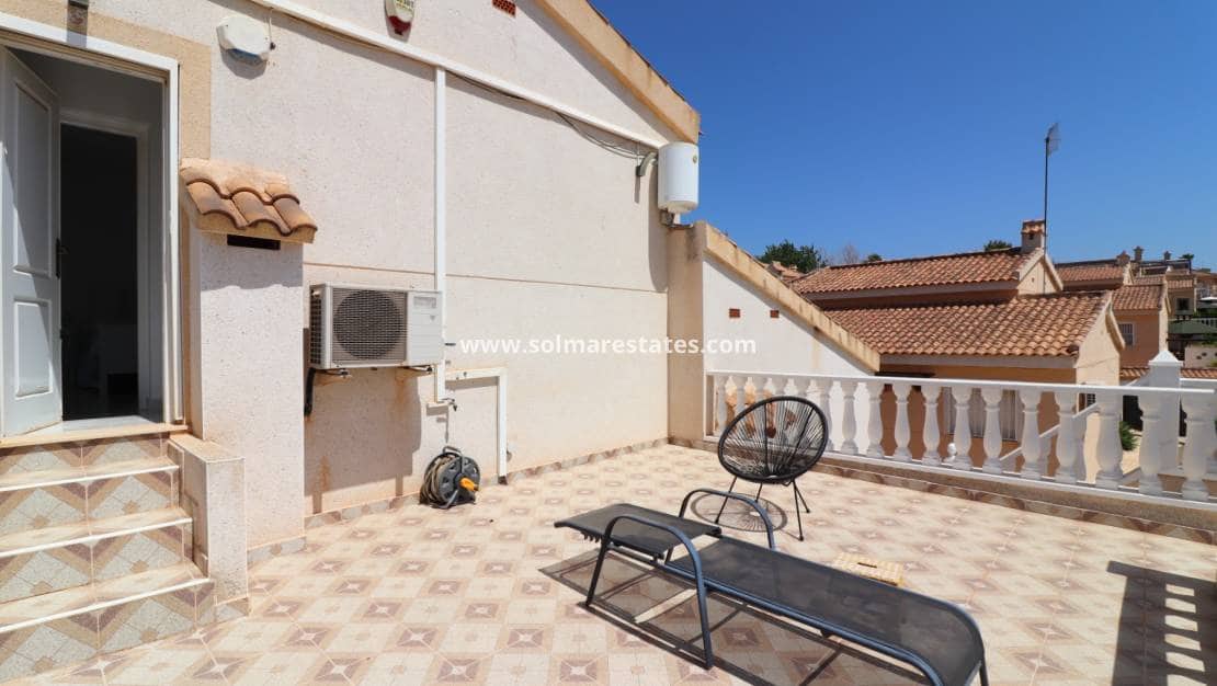 Chalet de 4 habitaciones en Benimar en venta con piscina - 390.000 € (Ref: 10036252)