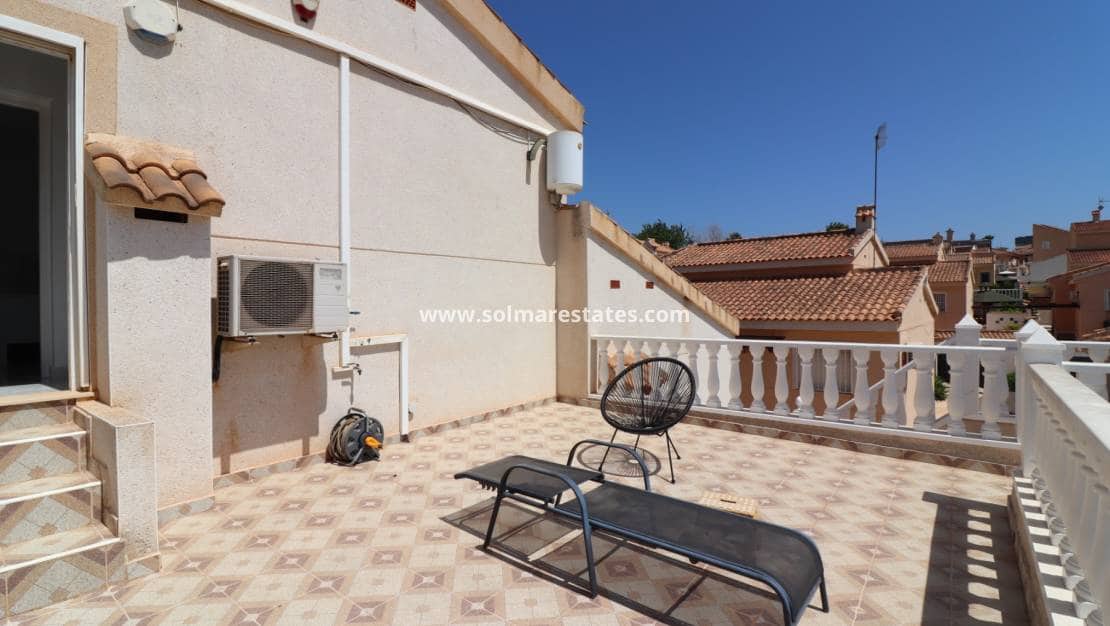 Chalet de 4 habitaciones en Benimar en venta con piscina - 390.000 € (Ref: 10036252)