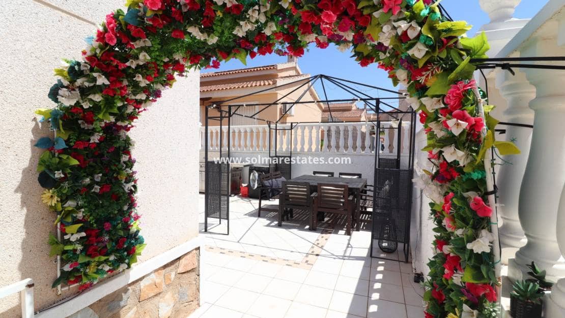 Chalet de 4 habitaciones en Benimar en venta con piscina - 390.000 € (Ref: 10036252)