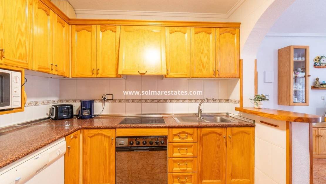 5 bedroom Townhouse for sale in Playa Flamenca with pool - € 240,000 (Ref: 10036253)
