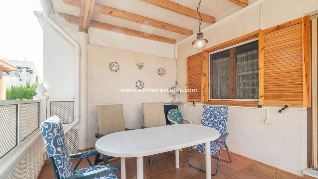 5 bedroom Townhouse for sale in Playa Flamenca with pool - € 240,000 (Ref: 10036253)