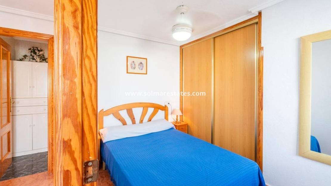 5 bedroom Townhouse for sale in Playa Flamenca with pool - € 240,000 (Ref: 10036253)