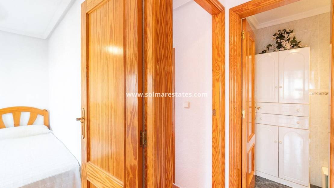 5 bedroom Townhouse for sale in Playa Flamenca with pool - € 240,000 (Ref: 10036253)