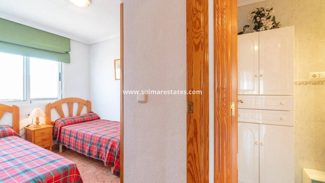 5 bedroom Townhouse for sale in Playa Flamenca with pool - € 240,000 (Ref: 10036253)