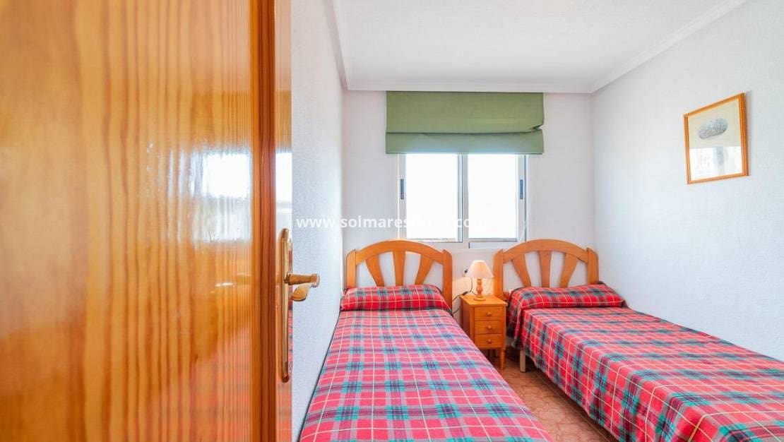 5 bedroom Townhouse for sale in Playa Flamenca with pool - € 240,000 (Ref: 10036253)