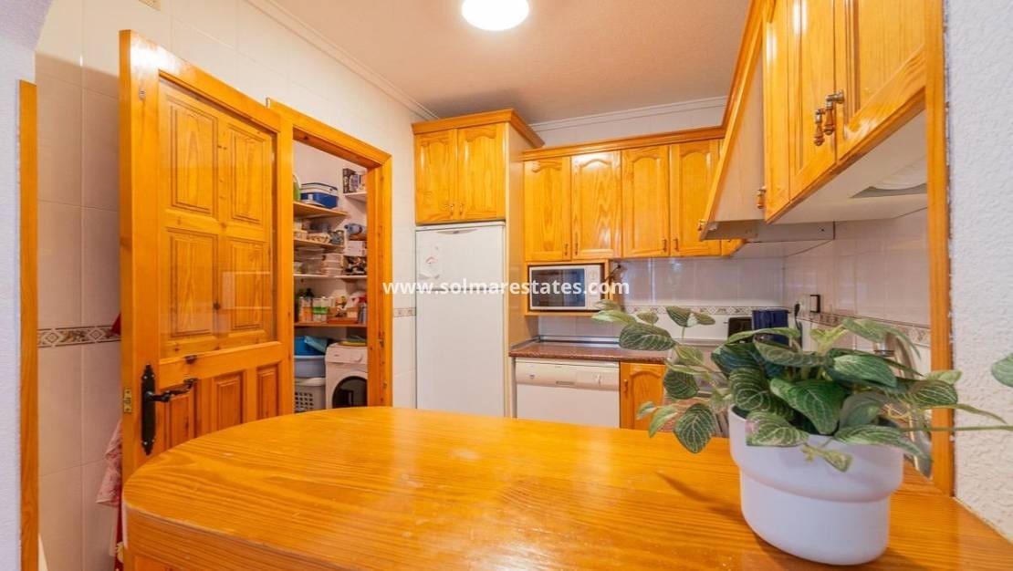 5 bedroom Townhouse for sale in Playa Flamenca with pool - € 240,000 (Ref: 10036253)