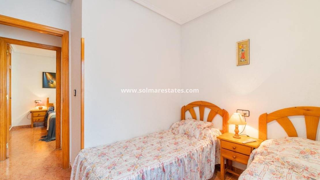 5 bedroom Townhouse for sale in Playa Flamenca with pool - € 240,000 (Ref: 10036253)