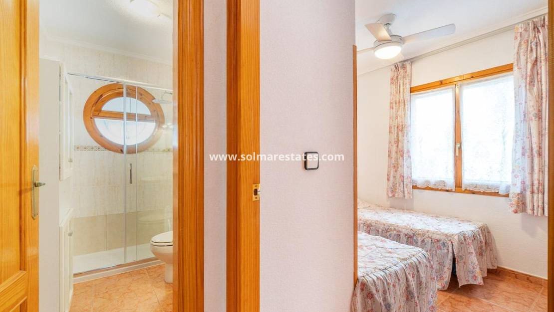 5 bedroom Townhouse for sale in Playa Flamenca with pool - € 240,000 (Ref: 10036253)
